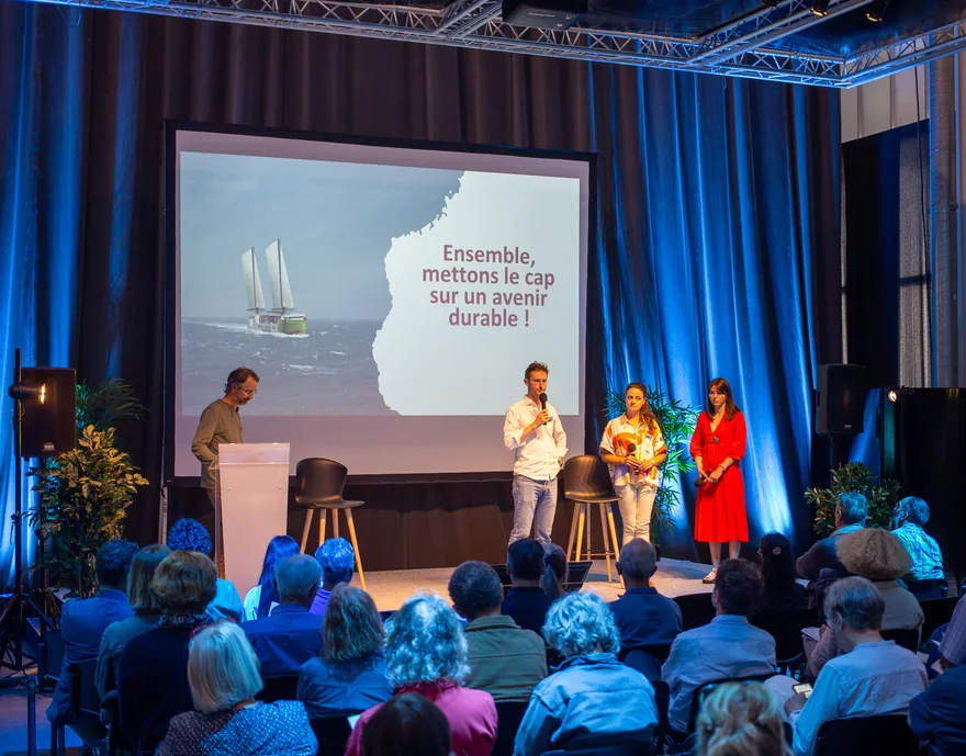 Conférence sur scène : « Ensemble, mettons le cap sur un avenir durable »