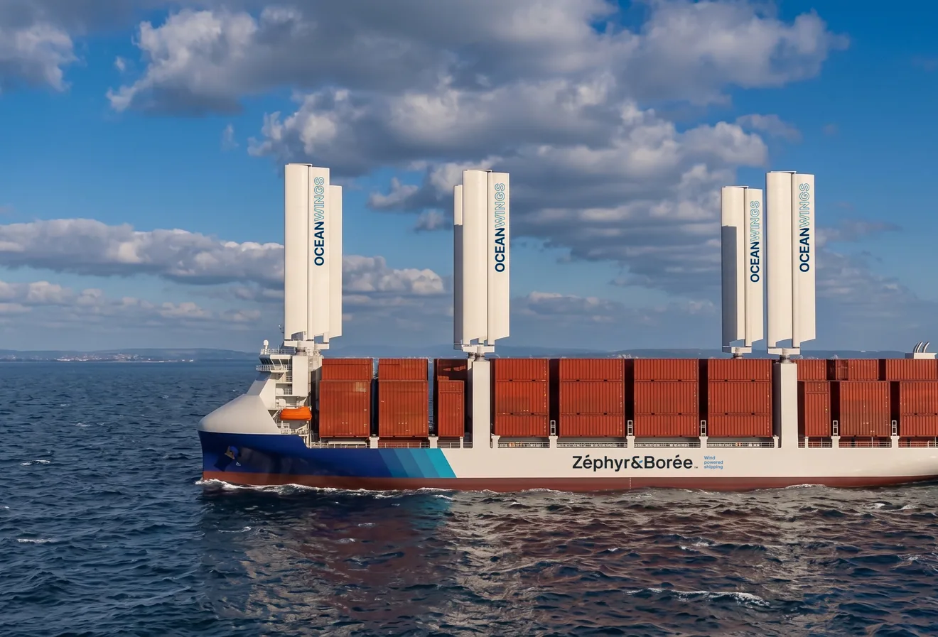 Un navire Macareux en mer, vu de trois quarts
